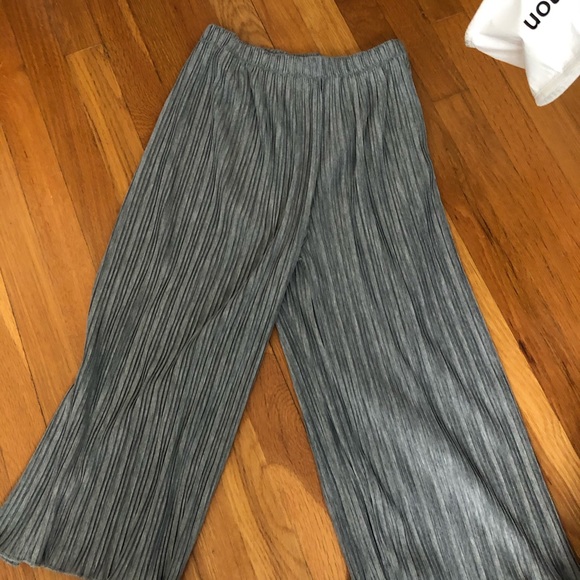 Zara Other - Pleated wide leg pants